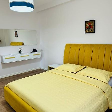 Yellow Apartment Durrës Buitenkant foto