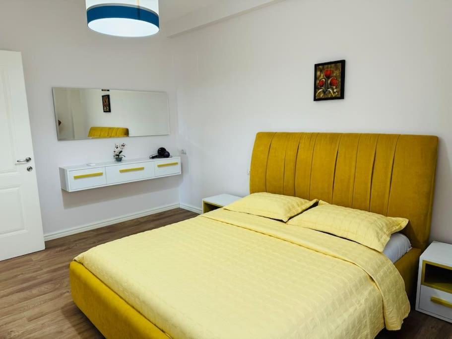 Yellow Apartment Durrës Buitenkant foto