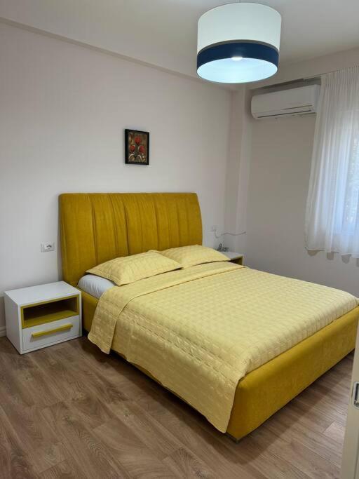 Yellow Apartment Durrës Buitenkant foto